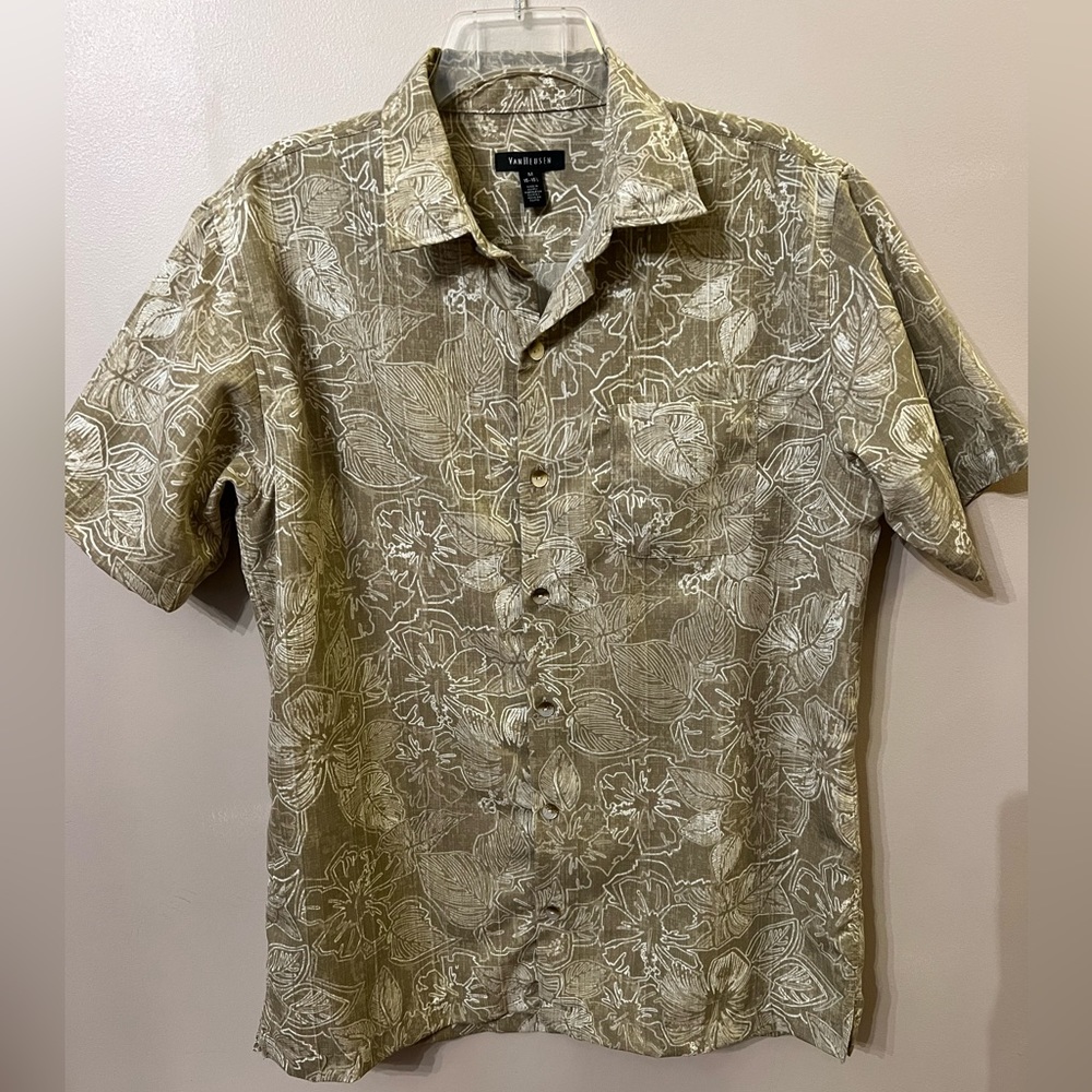 Van Heusen mens Beige and White short sleeve shirt.